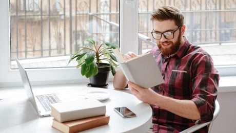 okuliare, čítanie, kniha