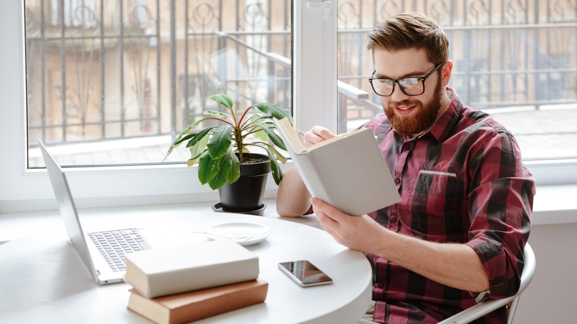 okuliare, čítanie, kniha