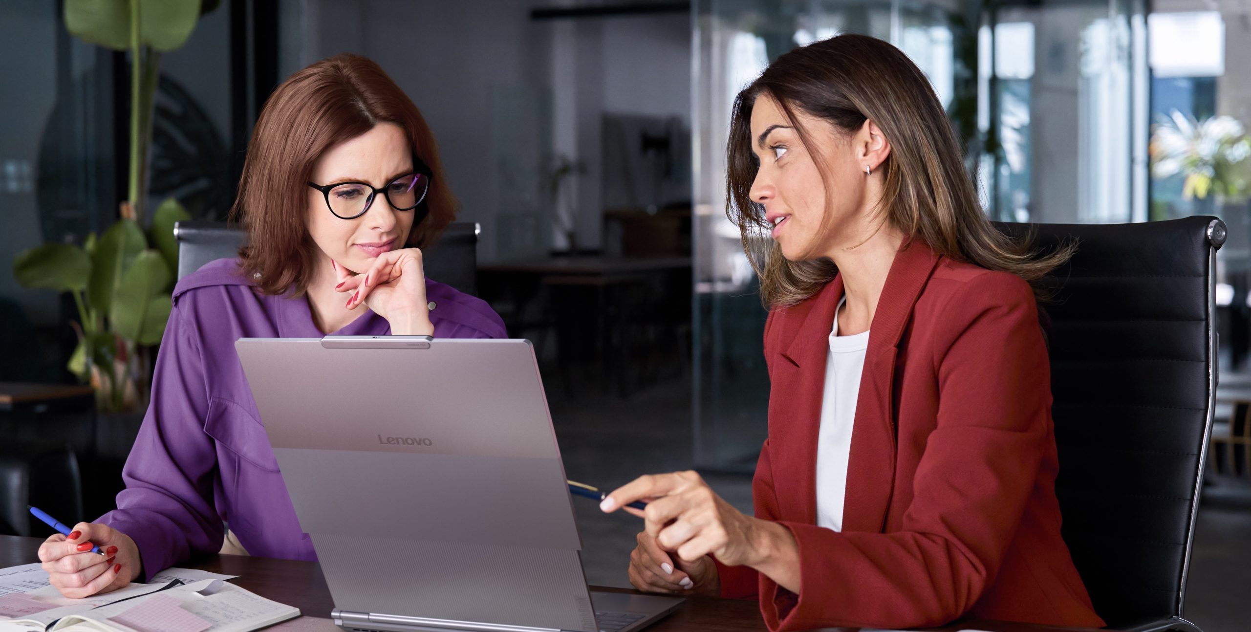 04_ThinkBook_Plus_6_Coworking