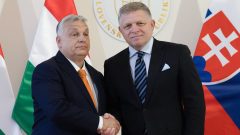 Slovenský premiér Robert Fico (Smer-SD) so svojím maďarským náprotivkom Viktorom Orbánom