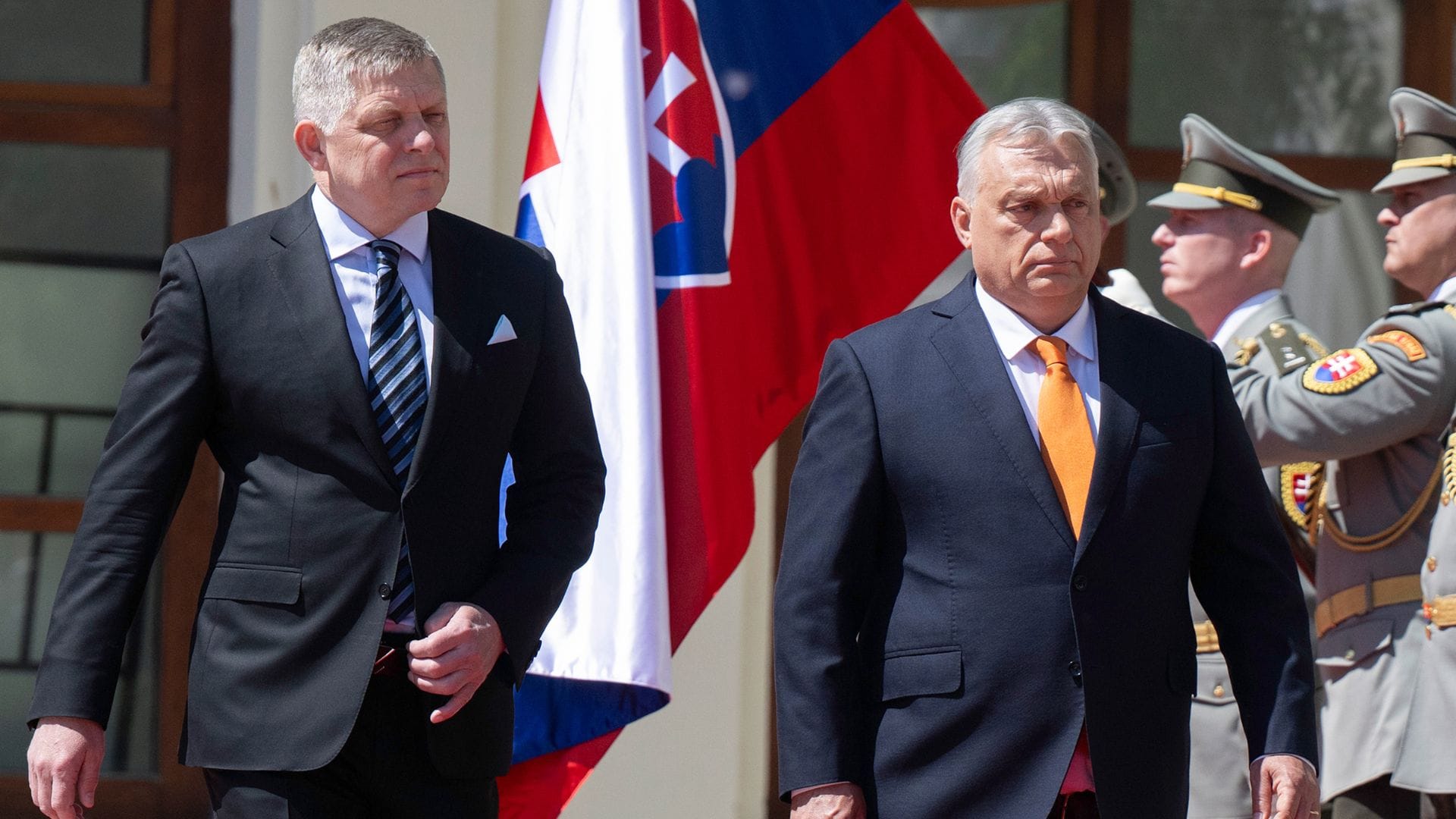 Slovenský premiér Robert Fico (Smer-SD) so svojím maďarským náprotivkom Viktorom Orbánom