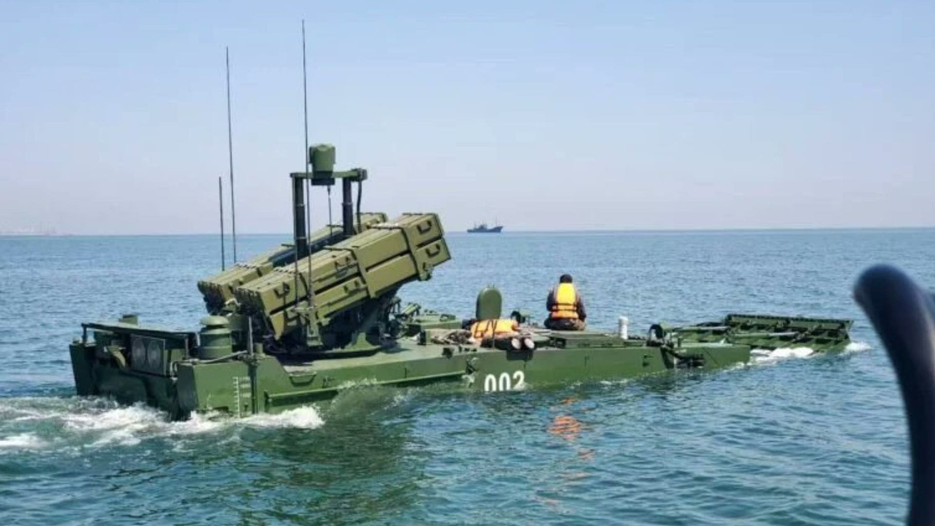 Obojživelné vozidlo.