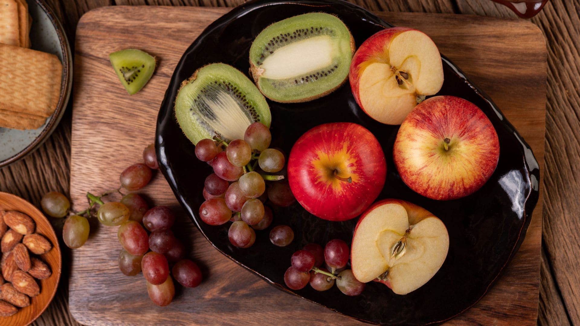 miska s ovocím, ovocie, jablko, hrozno, kiwi