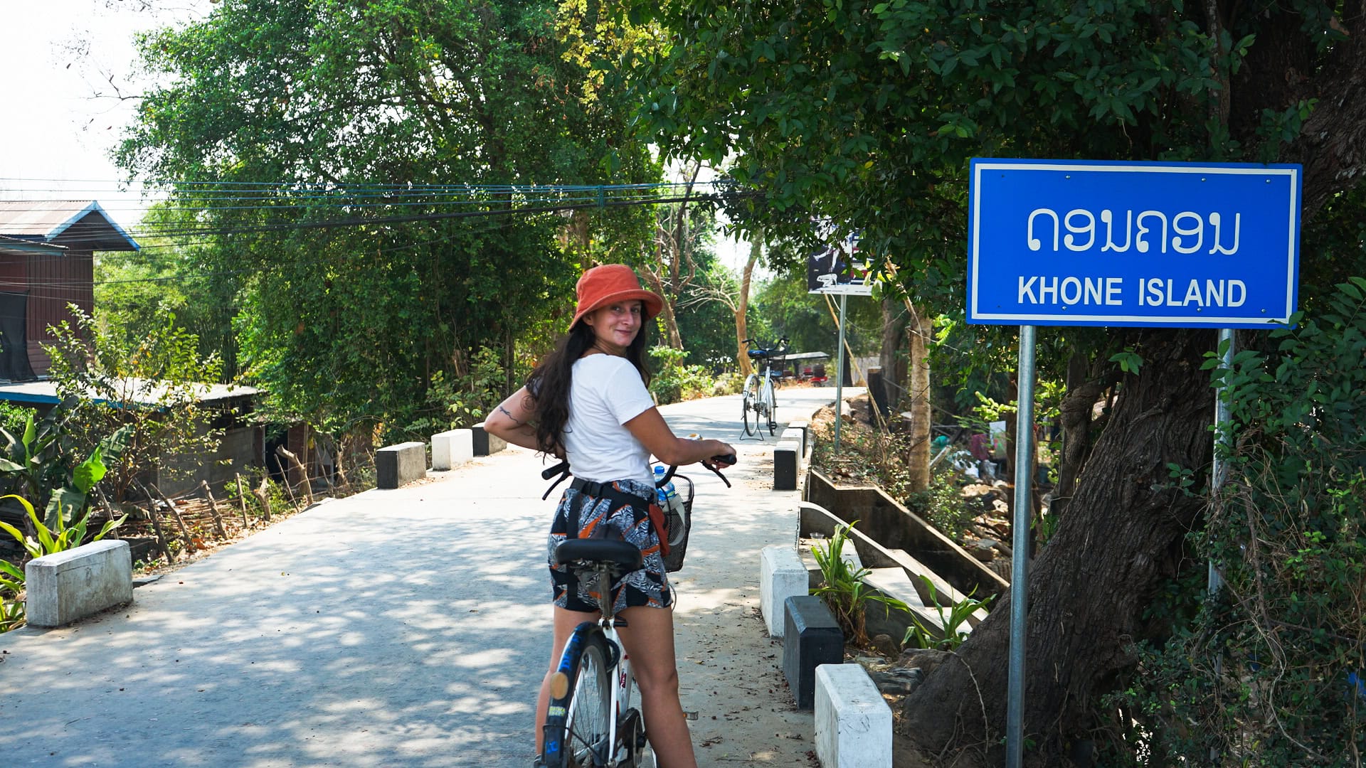 na snimke je Nikola na bicykli