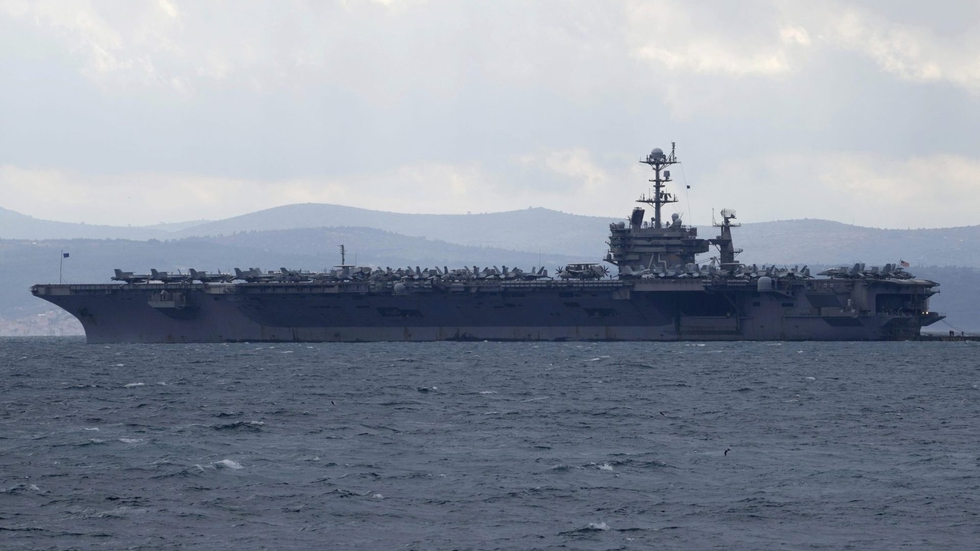 Navy_Fighter_Jet_Overboar324884