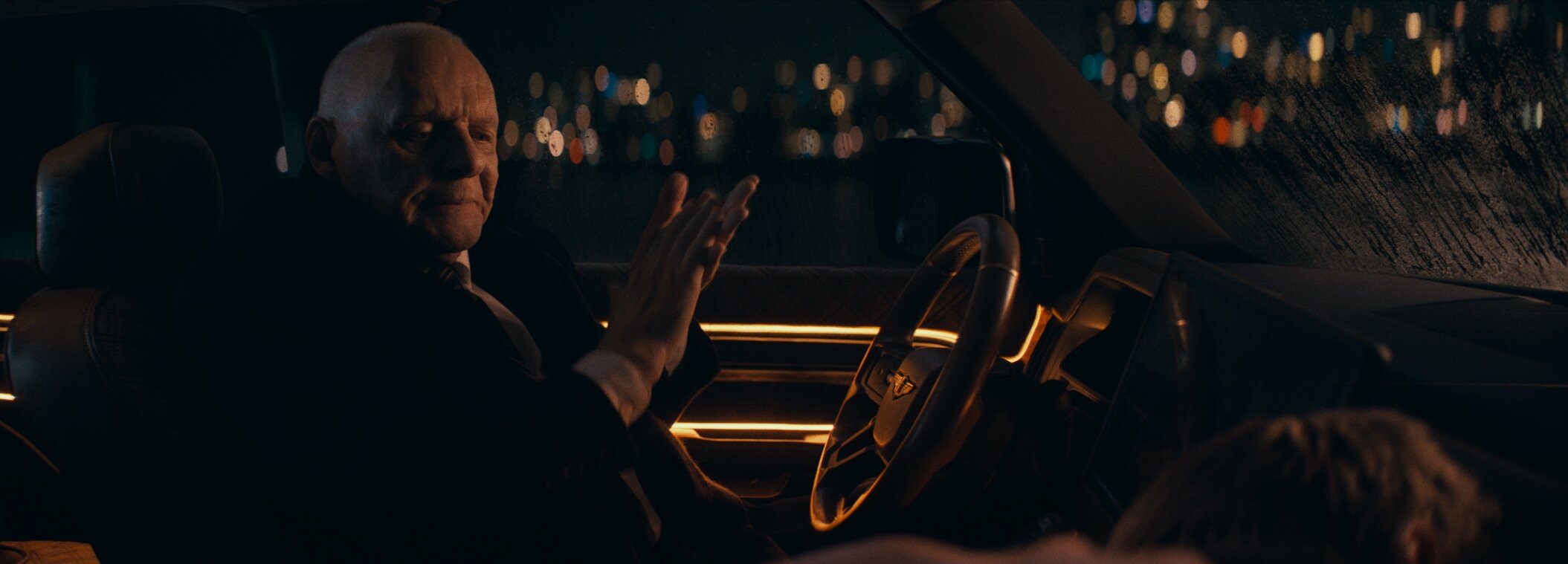 V_pasci_Anthony_Hopkins_ako_samozvaný_pomstiteľ_William__zdroj_Bontonfilm_2