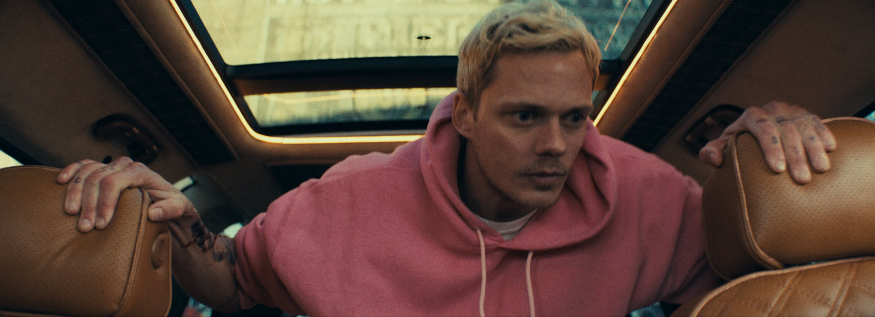 V_pasci_Bill_Skarsgård_ako_zlodej_Eddie__zdroj_Bontonfilm_1