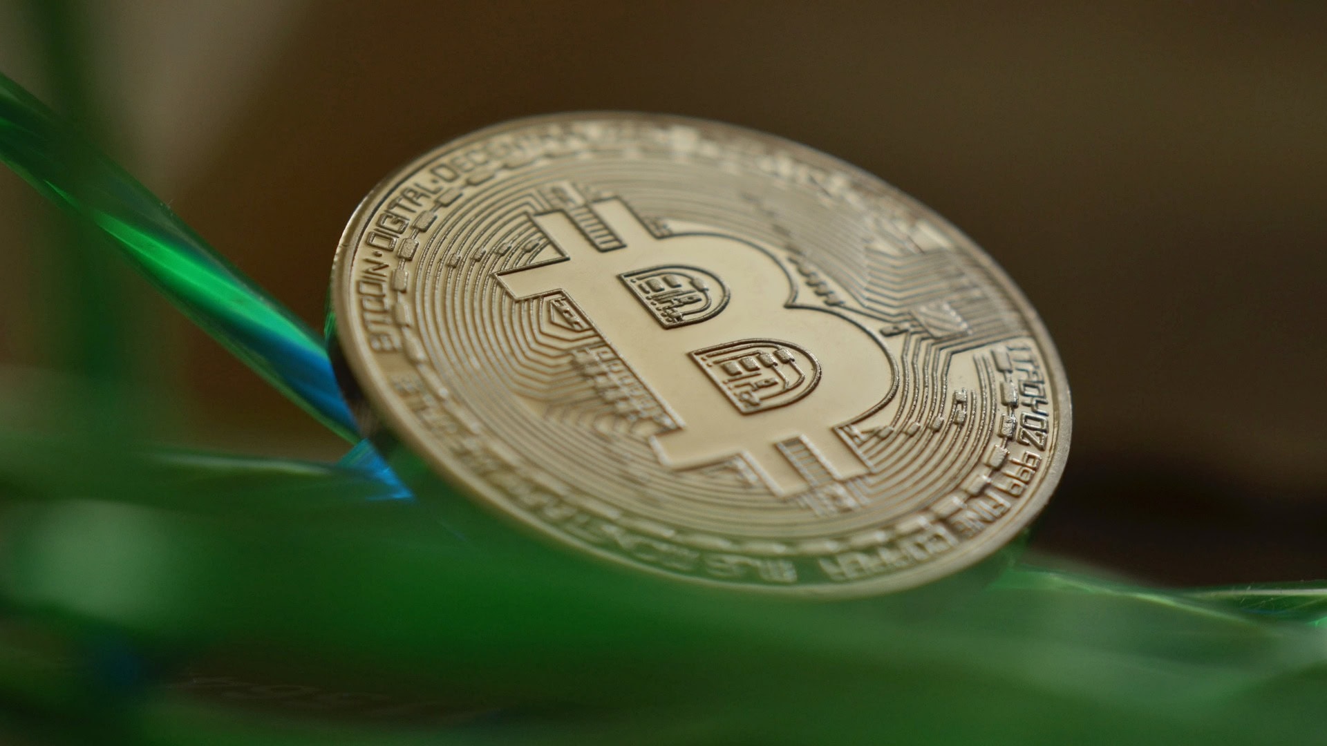 Bitcoin pokoril hranicu 100 000 USD