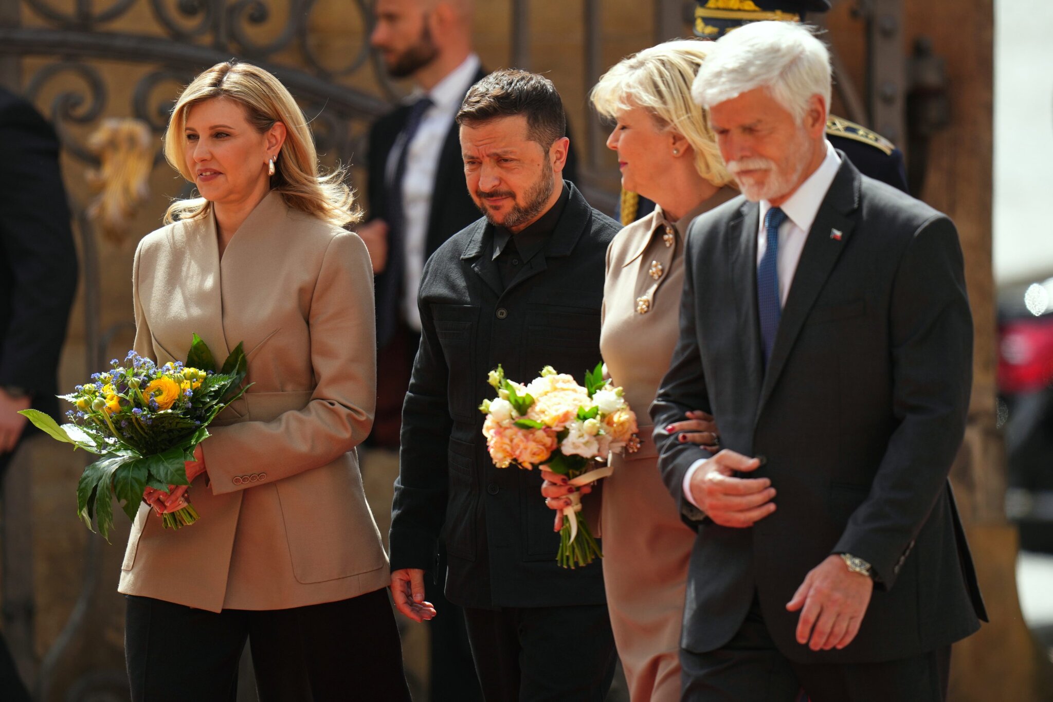 Prezidenti ČR a Ukrajiny spolu s prvými dámami 