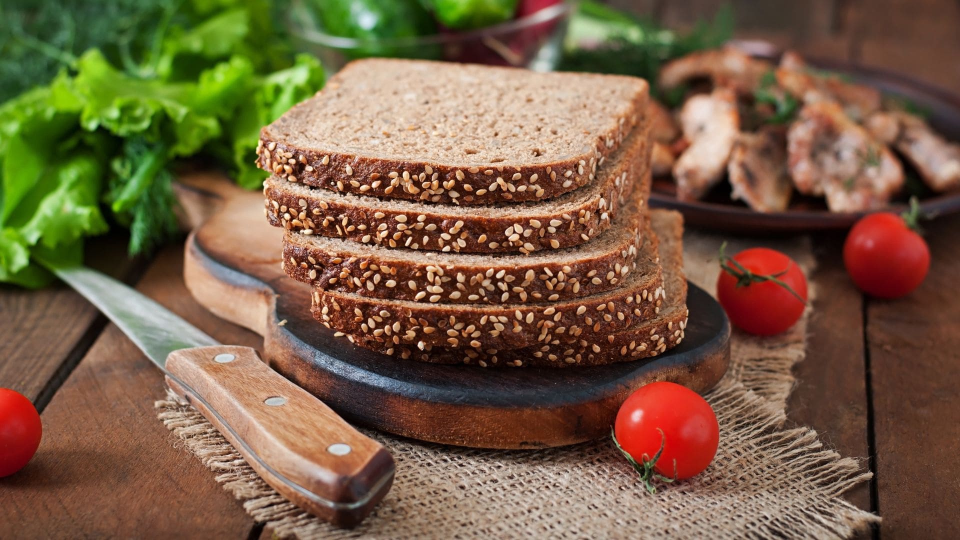 Celozrnný chlieb a zelenina