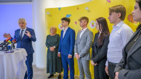 Mladí oznámkovali politikov