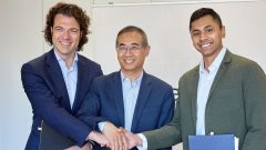 Na fotografii vľavo CEO a spoluzakladateľ InoBatu Marián Boček