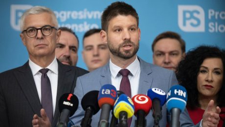 Na snímke členovia strany Progresívne Slovensko, v popredí líder Michal Šimečka.