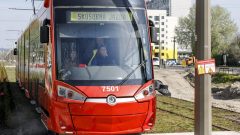 MIMORIADNE: Zrážka električky