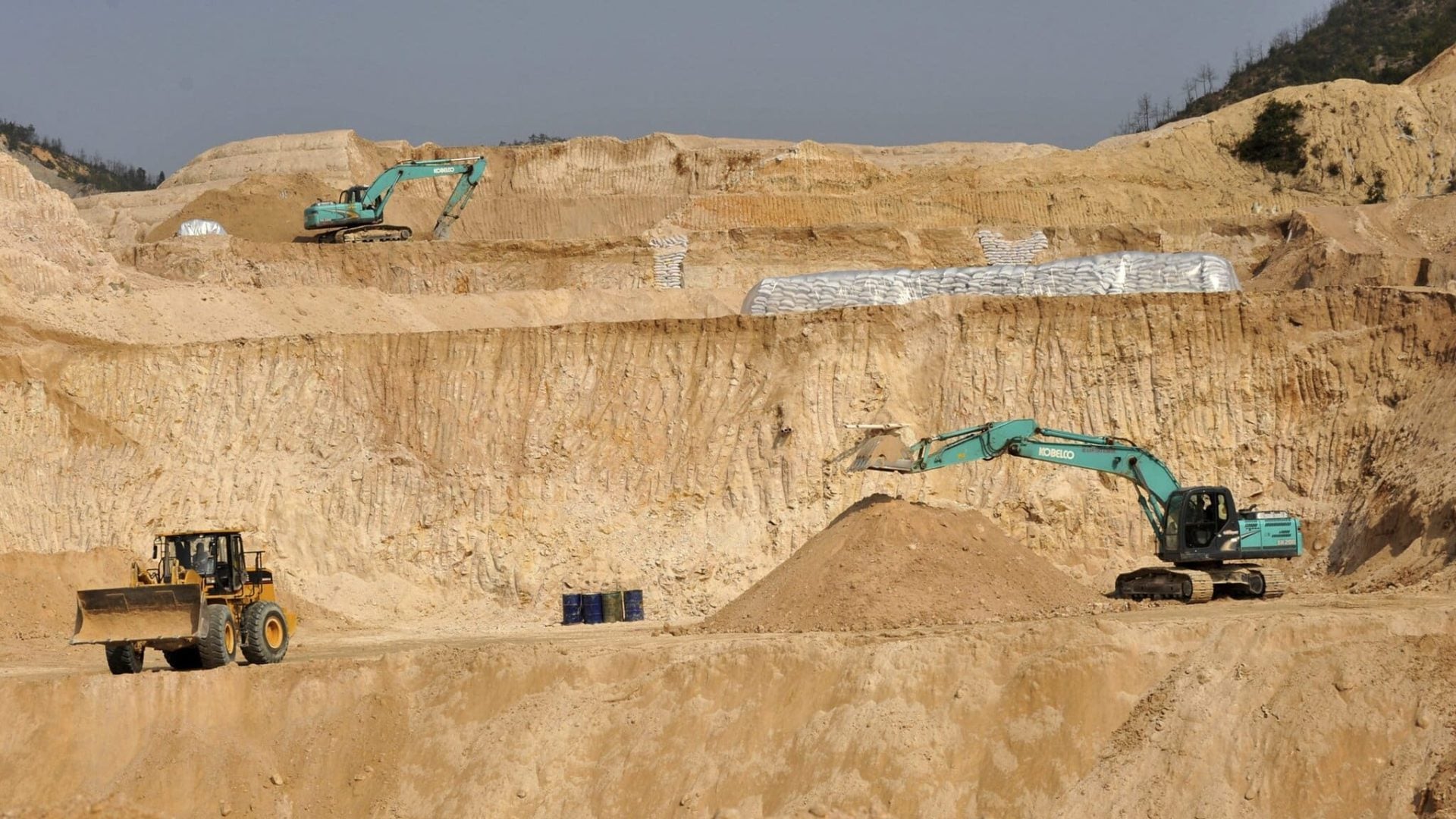 Baňa na vzácne zeminy v okrese Ganxian v provincii Jiangxi