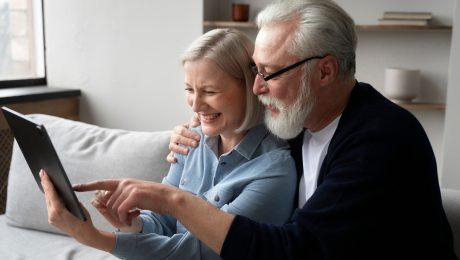 dôchodcovia, dôchodky, starí ľudia