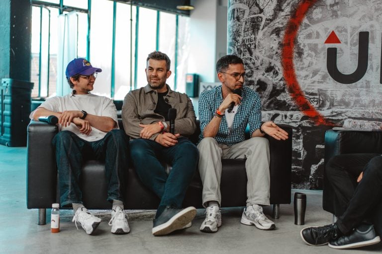 Diskusia ECK, Bloom Bakery, Ráno