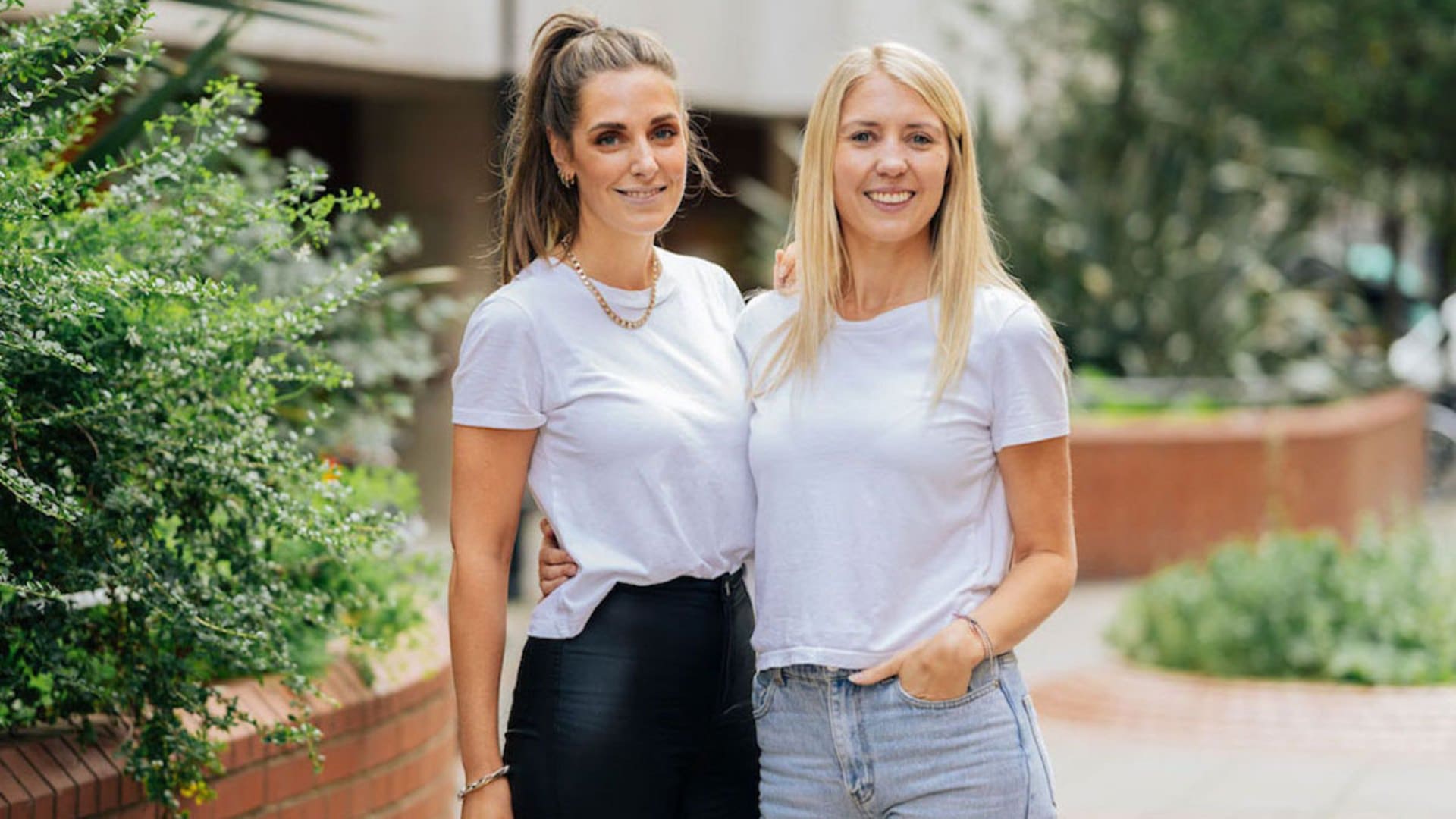 Spoluzakladateľky Hormona, Jasmine Tagesson (prevádzková riaditeľka – COO) a Karolina Löfqvist (generálna riaditeľka – CEO)