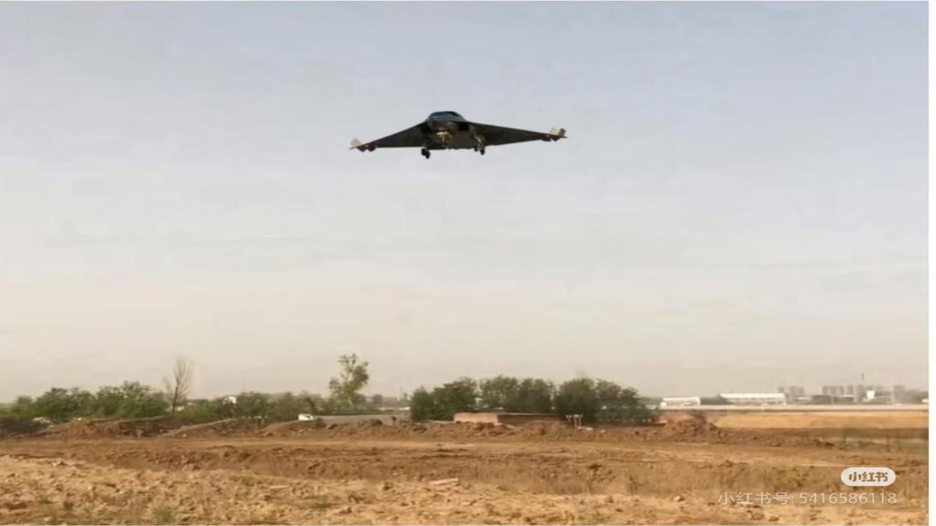 zábery stíhačky J-36