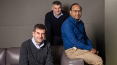 Zľava: Noel Hurley (CEO), profesor Alex Yakovlev (spoluzakladateľ) a profesor Rishad Shafik (spoluzakladateľ) – vedúci tím startupu Literal Labs, ktorý vyvíja energeticky úsporné a vysvetliteľné AI modely založené na logike.