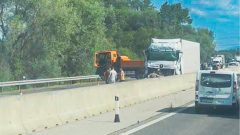 Nehoda kamiónov ochromila