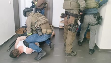 polícia zatknutie turkov