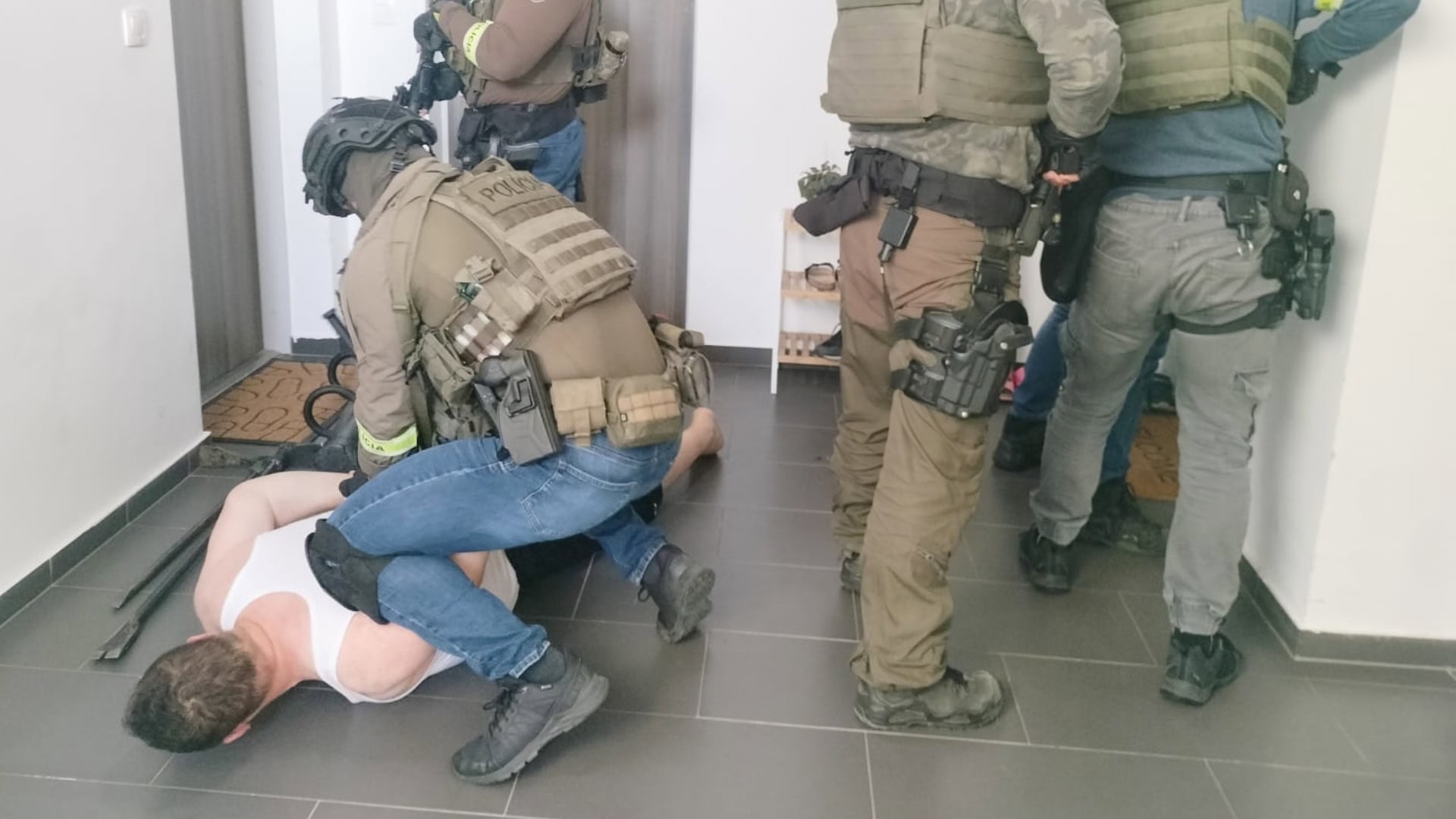 polícia zatknutie turkov