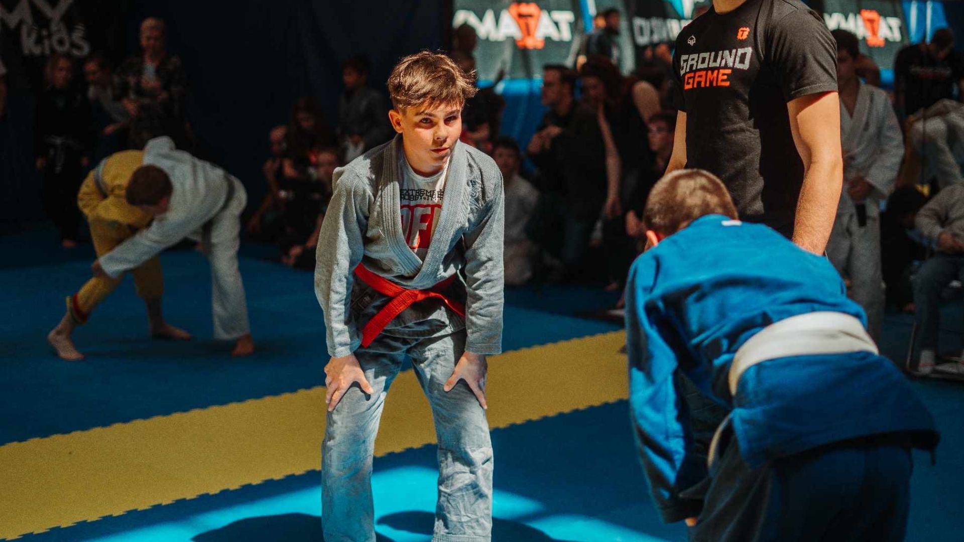 Adam má vysoké ciele.