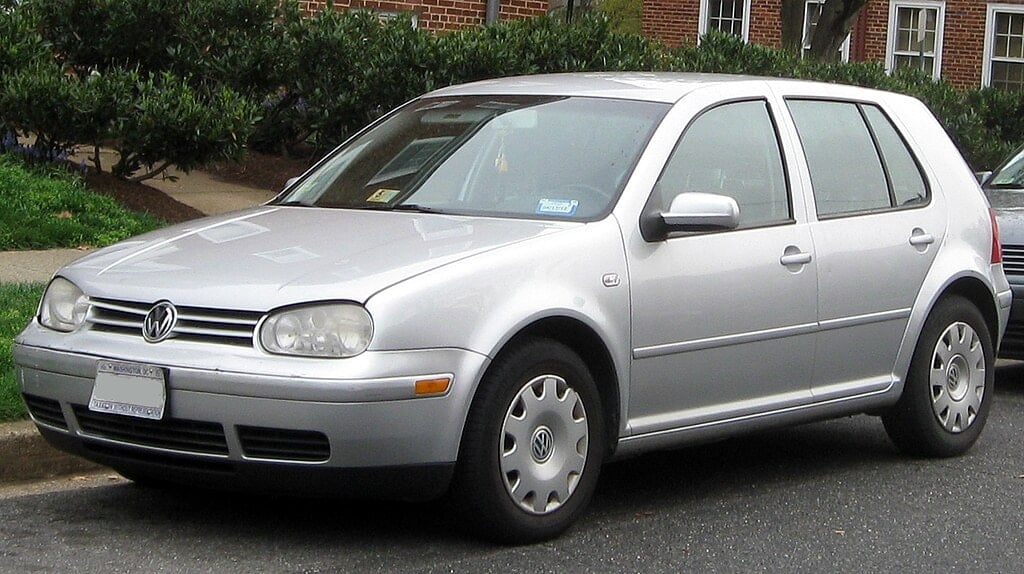 1024px-Volkswagen_Golf_IV_–_03-21-2012