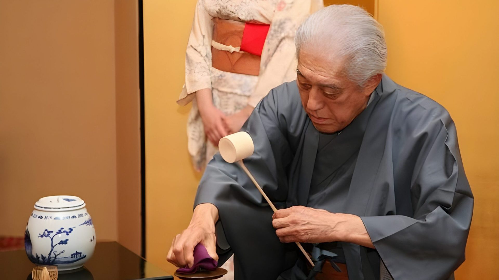 2007_06_19_Sen_Genshitsu_(玄室)_during_a_meeting_with_Maria_Kaczynska_upscaled