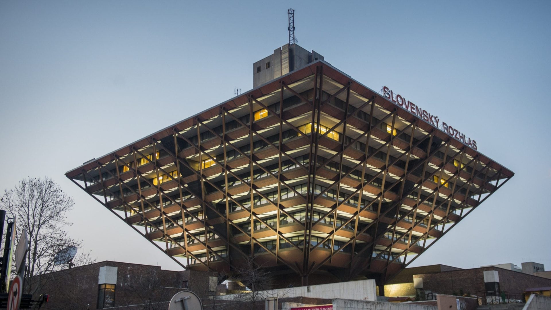 STVR dočasne pozastavuje vysielanie relácie Reportéri. Chce posilniť kvalitu reportáží