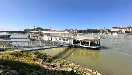loď na Dunaji