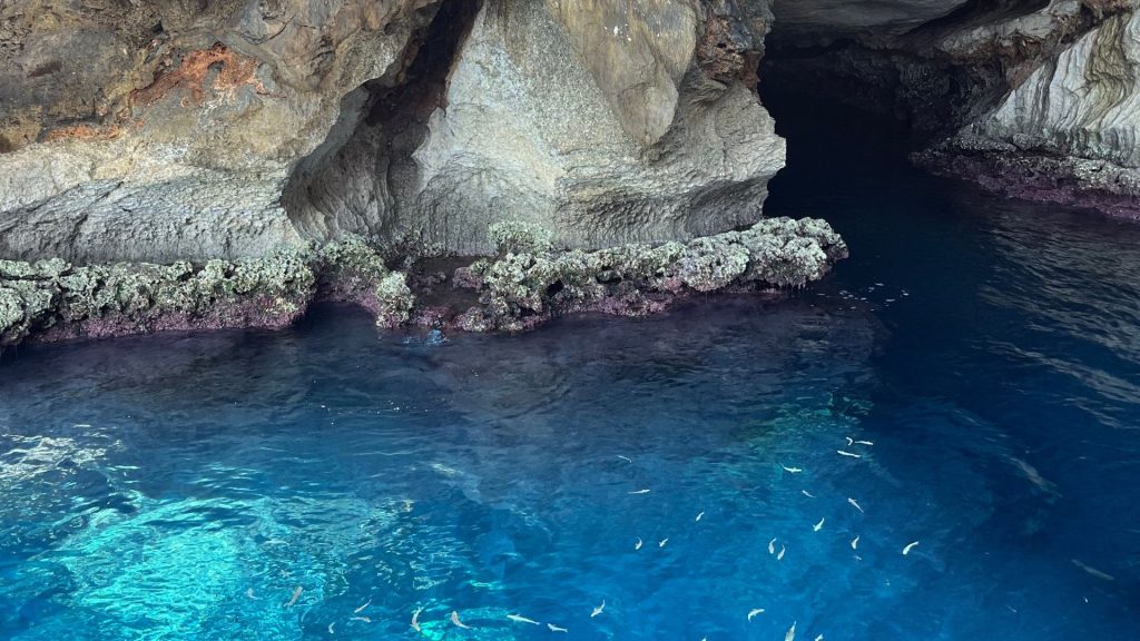 jazero v talianskej jaskyni Alghero