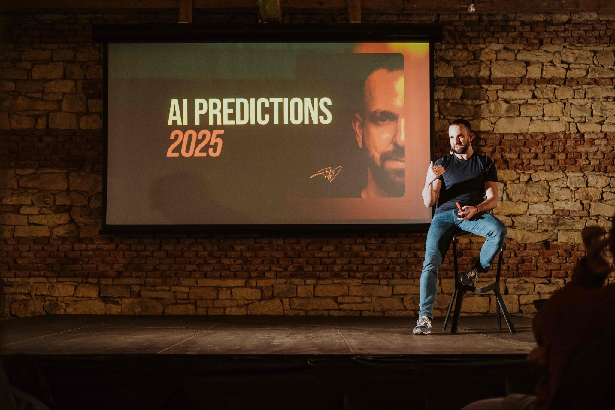 na snimke je AI expert