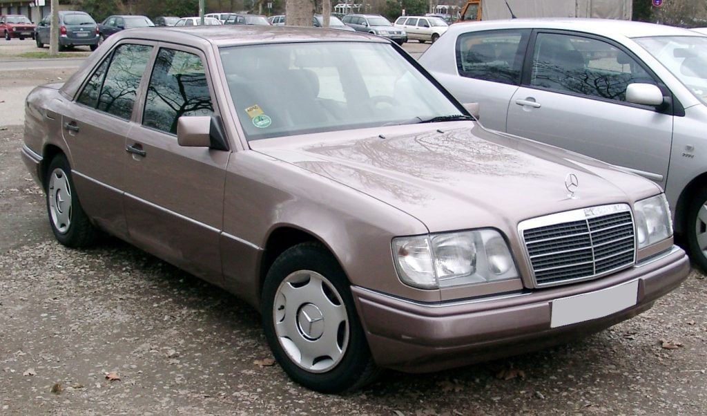 Mercedes_W124_front_20080228