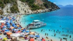 Obľúbená dovolenková destinácia Slovákov zavádza zákaz prevádzok po 21. hodine a obmedzuje osvetlenie