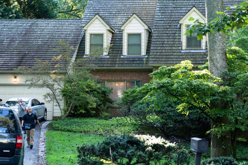 FBI, dom Johna Boltona