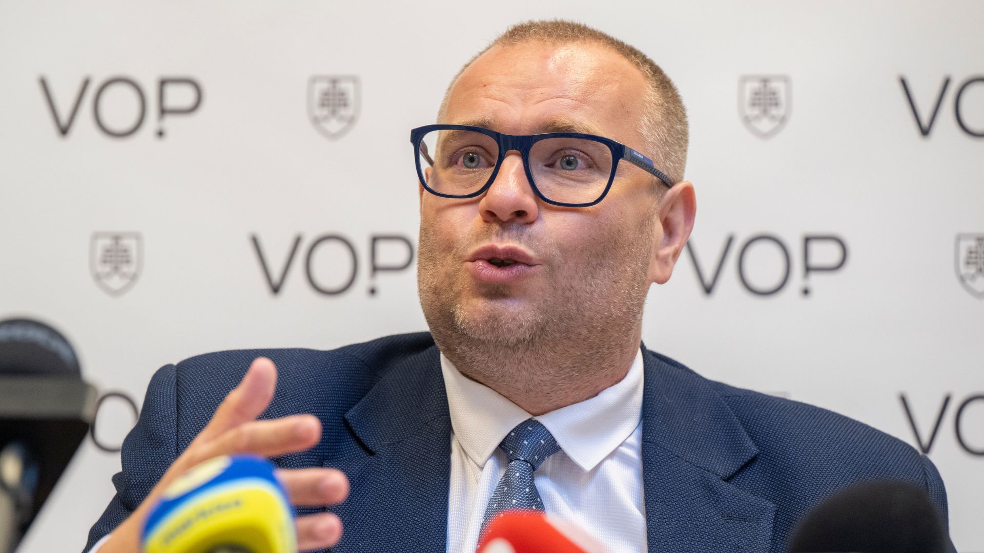 Úrad vlády útočí na ombudsmana