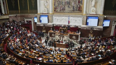 Macron čelí najväčšej