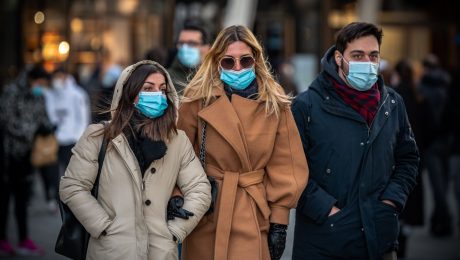 Ľudia s rúškami, mikroplasty