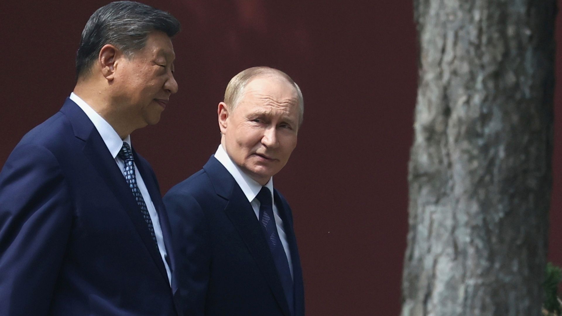 Ruský prezident Vladimir Putin (vpravo) a čínsky prezident Si Ťin-pching