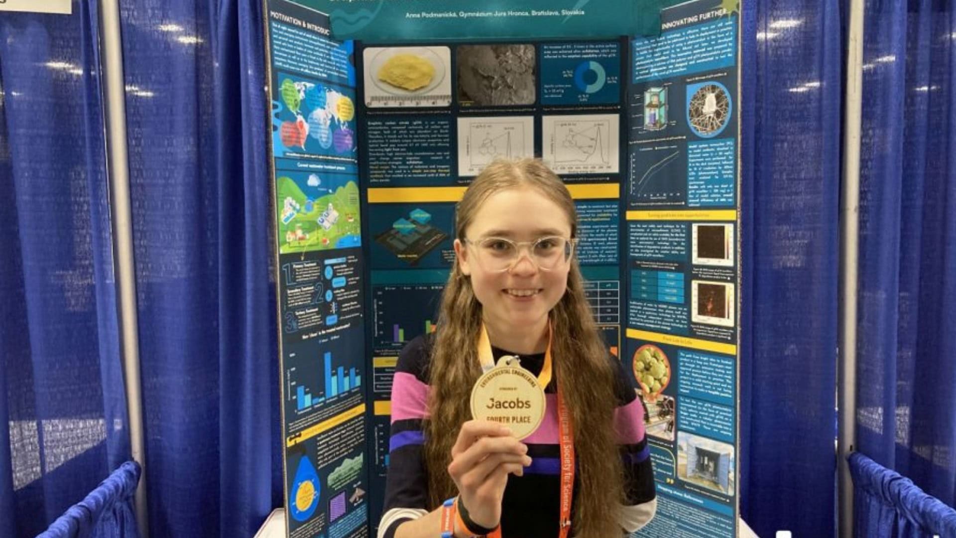 na snimke je anna podmanicka