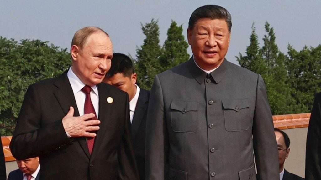 Zľava ruský prezident Vladimir Putin, čínsky prezident Si Ťin-pching