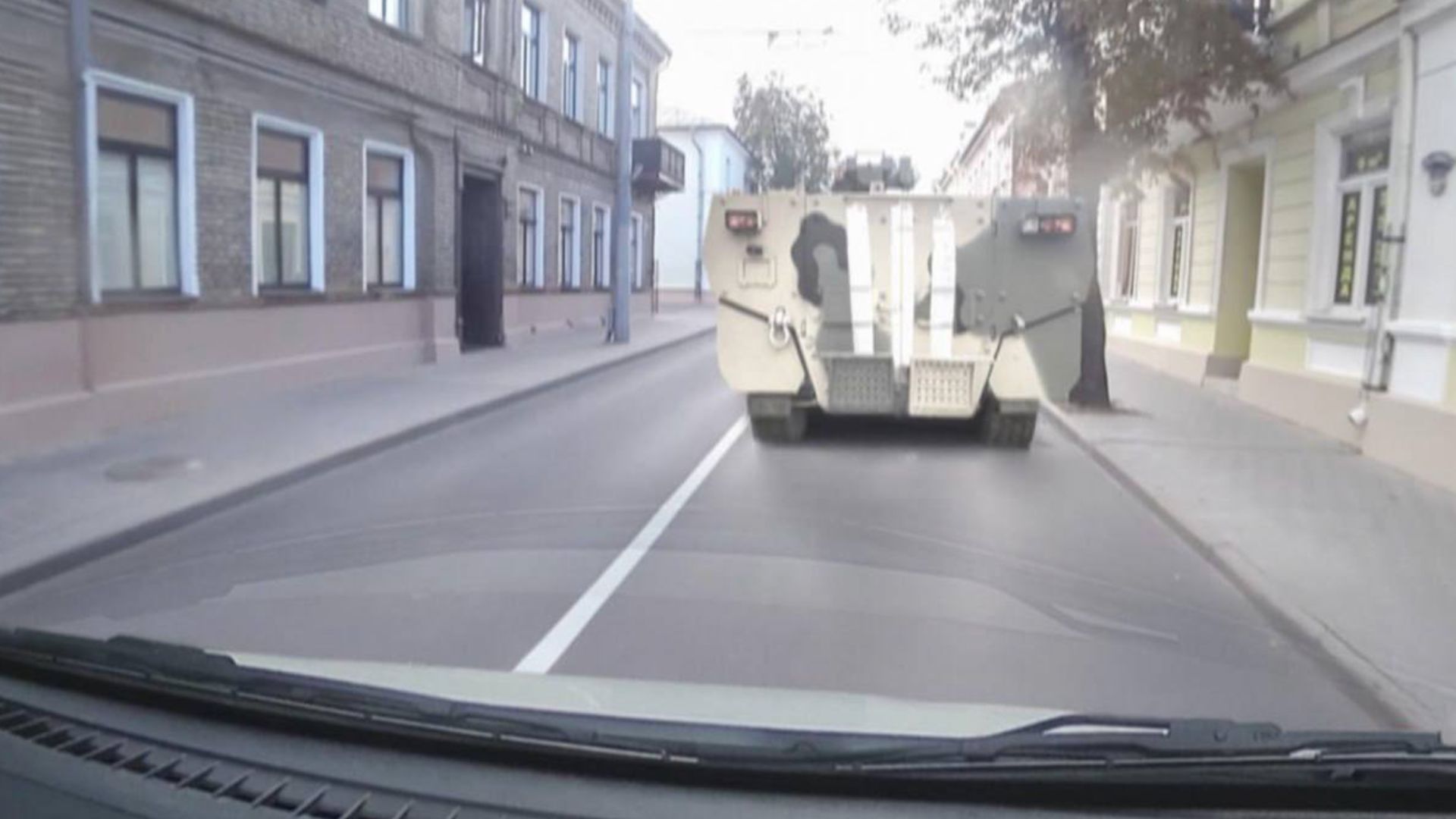 Ruský obrnený transportér BTR-22 zaznamenaný pri hraniciach Poľska