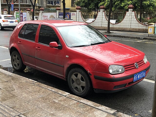 Volkswagen Golf auto
