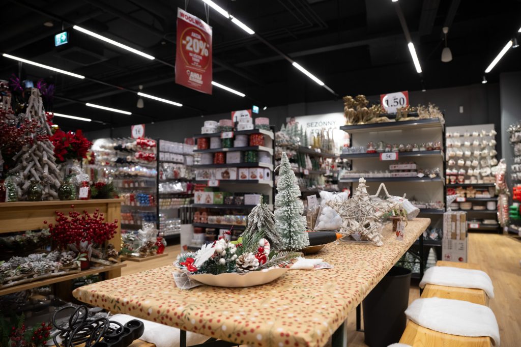 20251015_BA_WOOLWORTH_29w