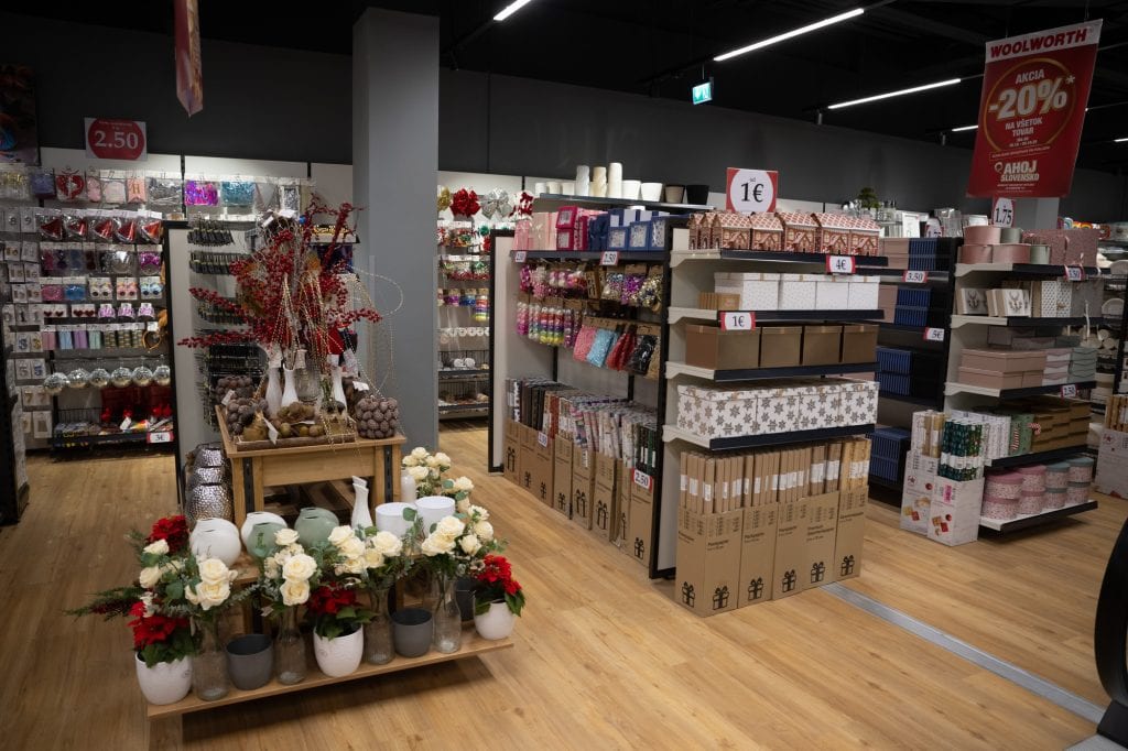 20251015_BA_WOOLWORTH_75w