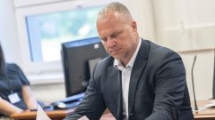 Podnikateľ Michal Suchoba v kauze Mýtnik uznaný vinným: Súd mu uložil polmiliónový trest Na snímke podnikateľ Michal Suchoba na súdnom pojednávaní v kauze Mýtnik v budove Špecializovaného trestného súdu v Pezinku 6. mája 2024.