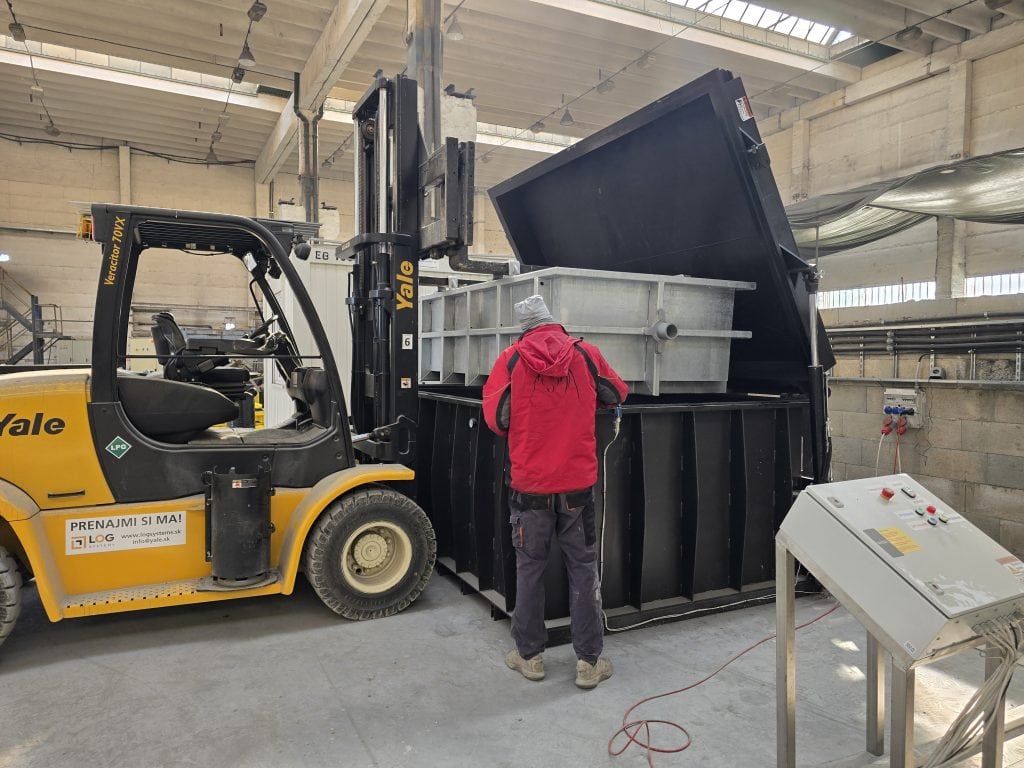 Vakuova komora s vibracnym stolom