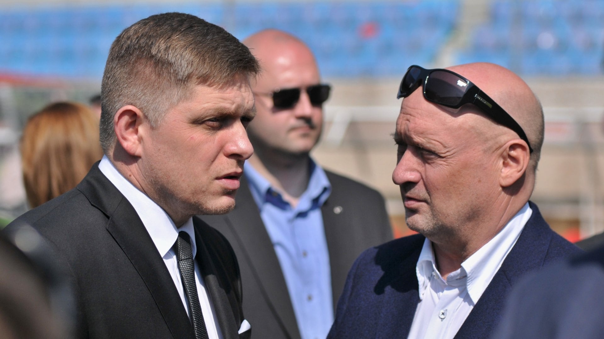 Na snímke vľavo predseda vlády SR Robert Fico a majiteľ futbalového klubu Spartak Trnava Vladimír Poór počas kontrolného dňa City Areny - Štadióna Antona Malatinského v Trnave vo štvrtok 9. apríla 2015.
